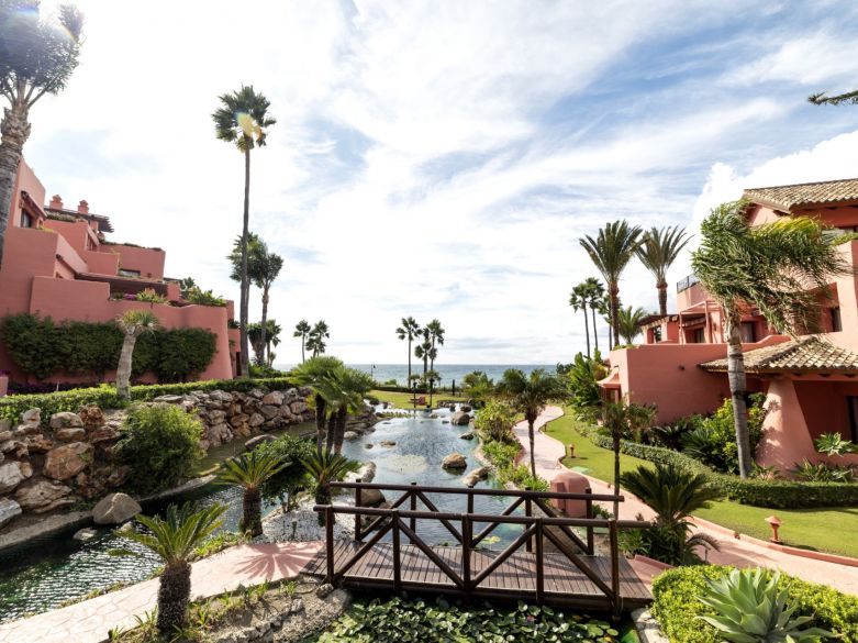 Beachfront Bliss – Luxury Living with Resort-Style Amenities