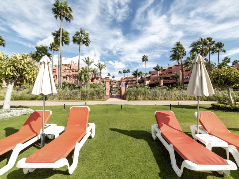Beachfront Bliss – Luxury Living with Resort-Style Amenities