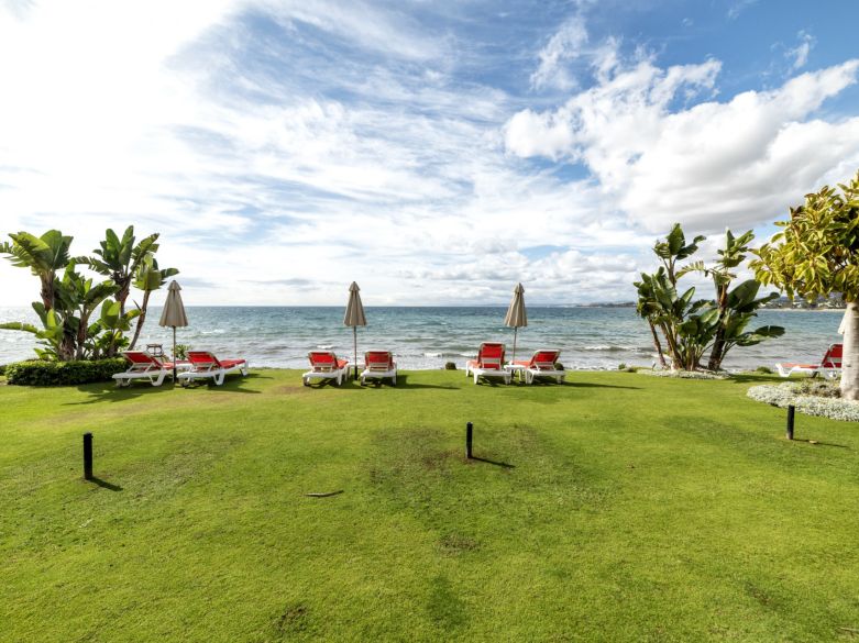 Beachfront Bliss – Luxury Living with Resort-Style Amenities