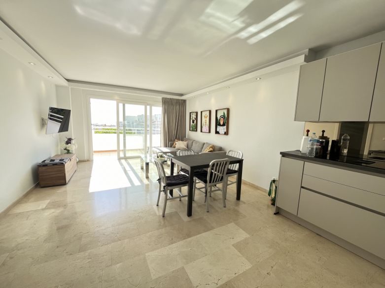 Apartamento de 3 dormitorios con vistas al mar