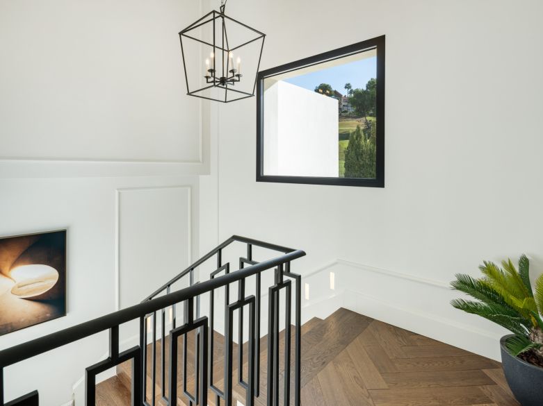 Obra maestra moderna en el Valle del Golf de Nueva Andalucía