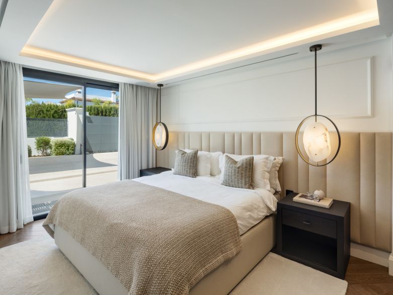 Obra maestra moderna en el Valle del Golf de Nueva Andalucía