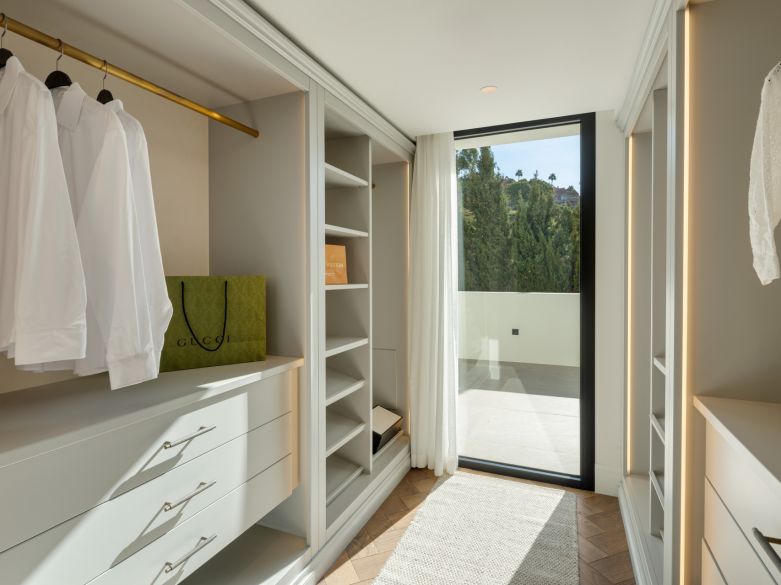 Obra maestra moderna en el Valle del Golf de Nueva Andalucía