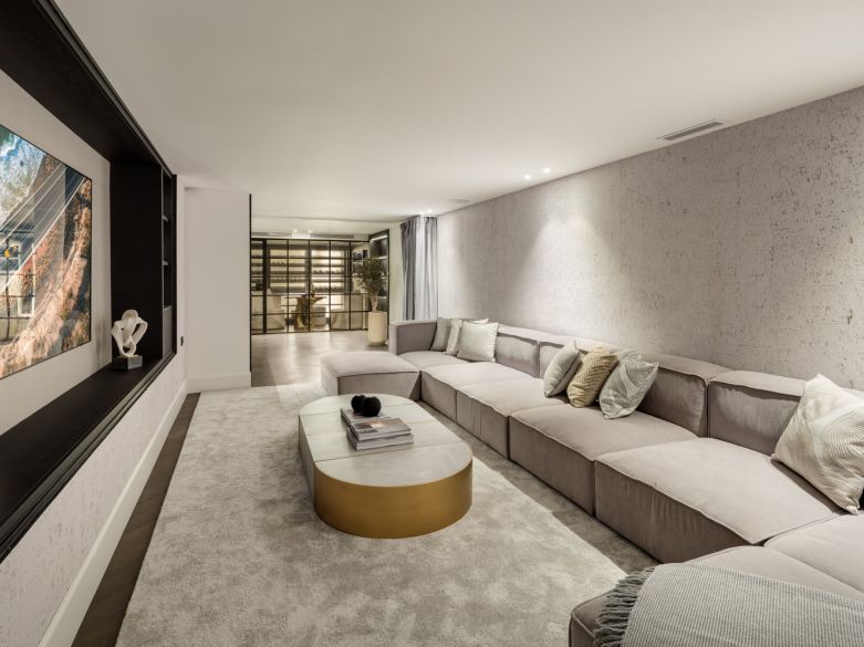 Obra maestra moderna en el Valle del Golf de Nueva Andalucía