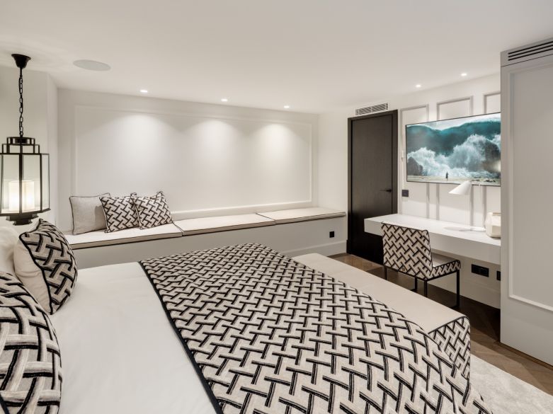 Obra maestra moderna en el Valle del Golf de Nueva Andalucía