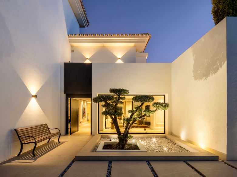 Obra maestra moderna en el Valle del Golf de Nueva Andalucía