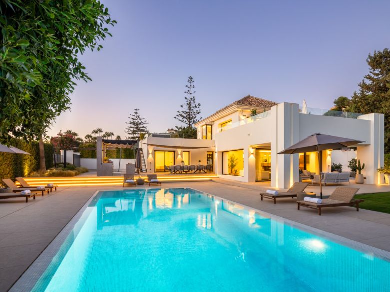 Obra maestra moderna en el Valle del Golf de Nueva Andalucía