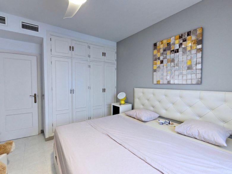 Oportunidad de renovación en Nueva Andalucía – Villa junto al Golf Los Naranjos