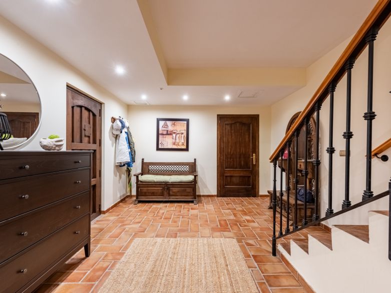 Exclusiva villa adosada en primera línea de playa en La Perla de la Bahía, Casares