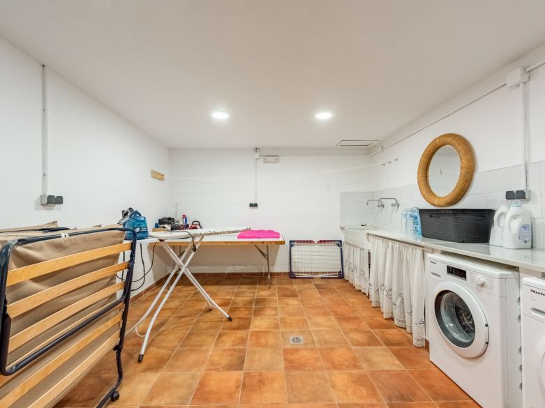 Exclusiva villa adosada en primera línea de playa en La Perla de la Bahía, Casares