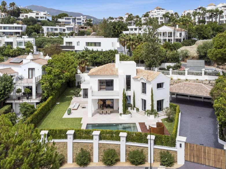 Villa élégante entièrement rénovée de 4 chambres à La Alquería, Benahavís