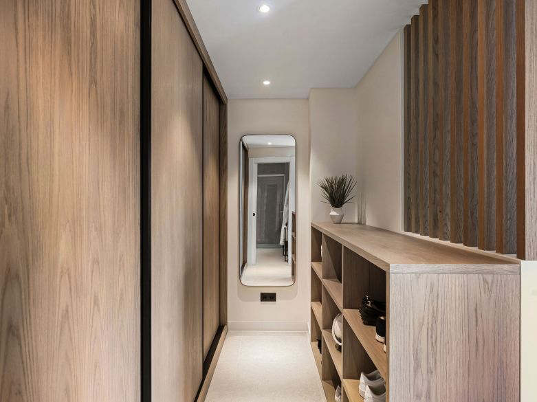 Bienvenido a este impresionante y totalmente renovado ático con vistas panorámicas sobre Higueral Golf, las montañas y el mar!