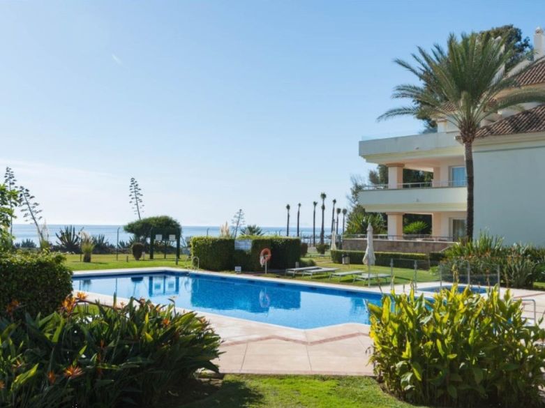 Beachfront apartment on the New Golden Mile of Estepona!