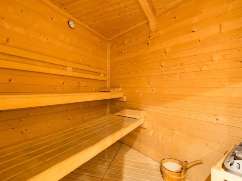 ¡Apartamento en primera línea de playa en la Nueva Milla de Oro de Estepona!