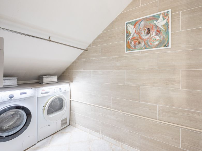 Una acogedora casa adosada de 2 dormitorios ubicada en un famoso Aloha Pueblo, Nueva Andalucía.