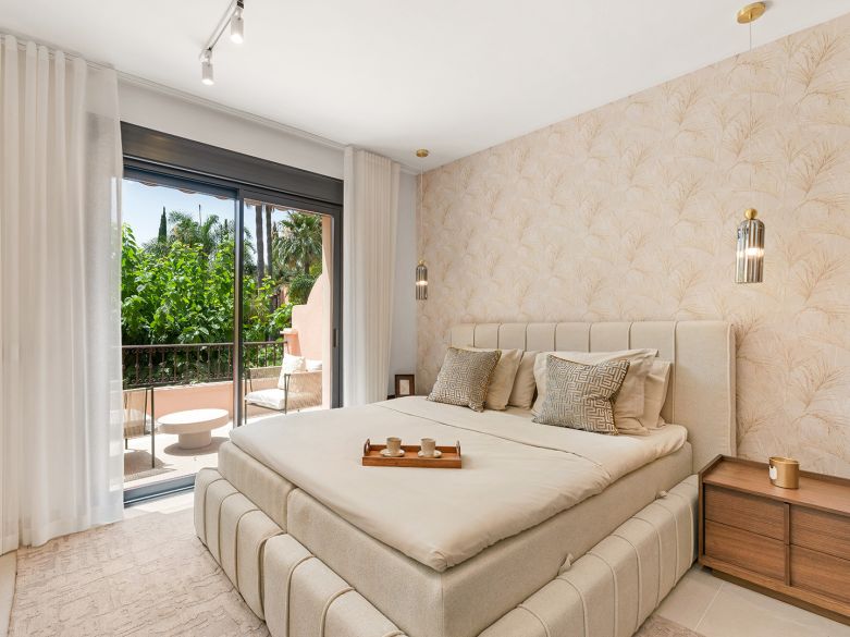 Adosado de 4 dormitorios totalmente reformado en la prestigiosa Milla de Oro de Marbella