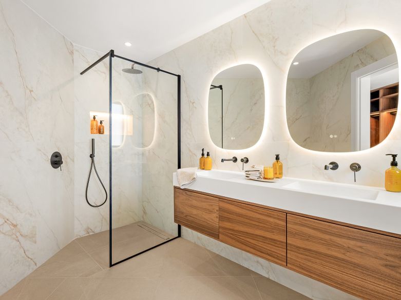 Adosado de 4 dormitorios totalmente reformado en la prestigiosa Milla de Oro de Marbella