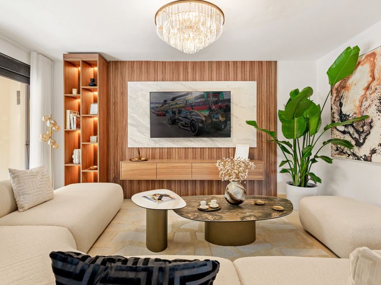 Casa adosada de 4 dormitorios totalmente renovada en la Milla de Oro de Marbella