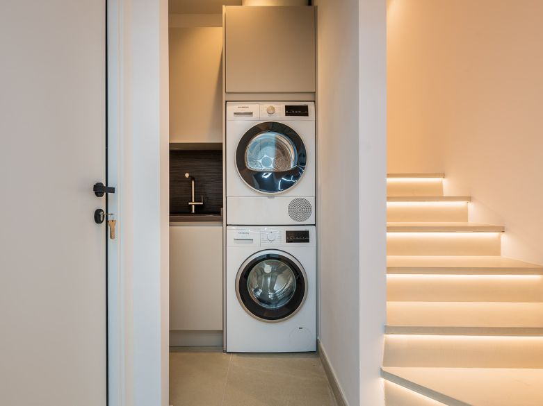 Casa adosada de 4 dormitorios totalmente renovada en la Milla de Oro de Marbella