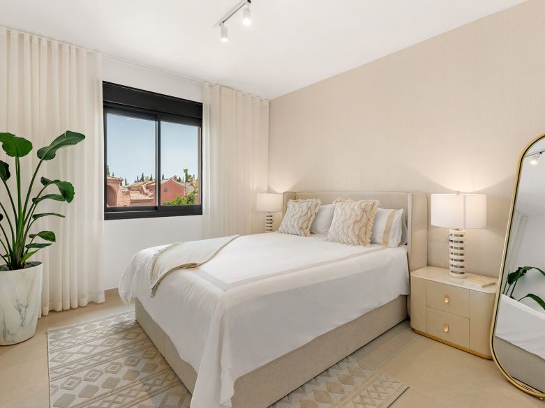 Casa adosada de 4 dormitorios totalmente renovada en la Milla de Oro de Marbella