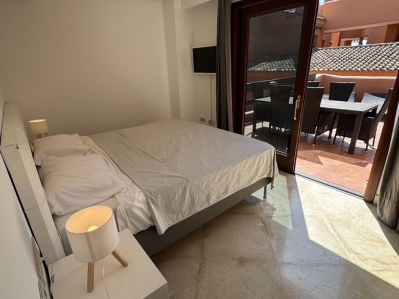 Elegancia frente al mar en la Nueva Milla de Oro – Sofisticado apartamento de 2 dormitorios en Mar Azul, Estepona