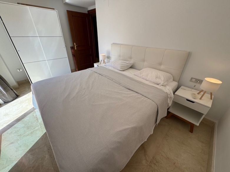 Elegancia frente al mar en la Nueva Milla de Oro – Sofisticado apartamento de 2 dormitorios en Mar Azul, Estepona