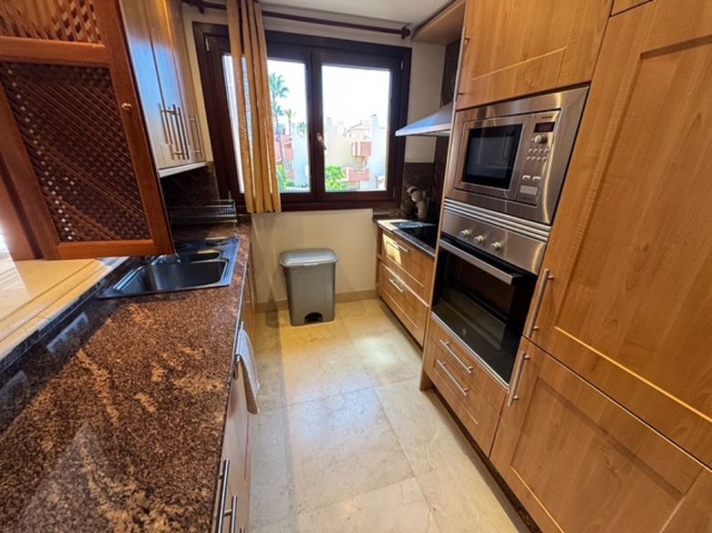 Elegancia frente al mar en la Nueva Milla de Oro – Sofisticado apartamento de 2 dormitorios en Mar Azul, Estepona