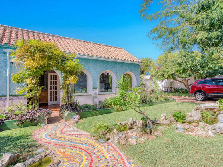 Unique opportunity – south-west facing house located in Marbella, close to local amenities