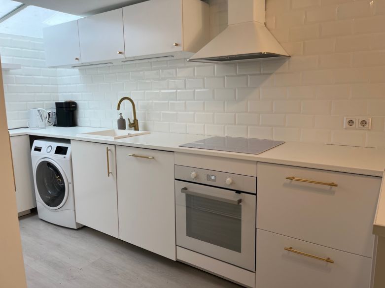 luminoso y acogedor dúplex de tres dormitorios y dos baños en Nueva Andalucía