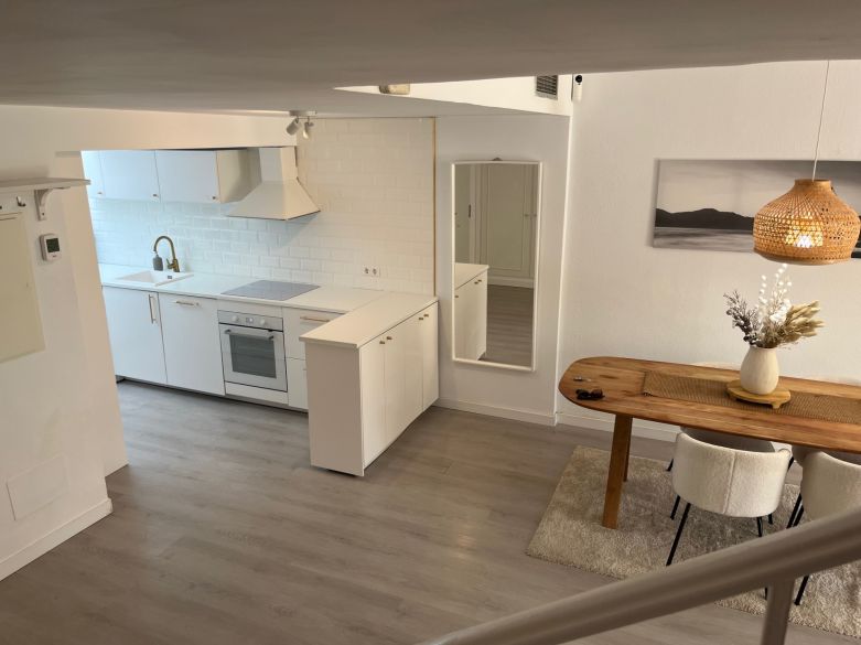 luminoso y acogedor dúplex de tres dormitorios y dos baños en Nueva Andalucía