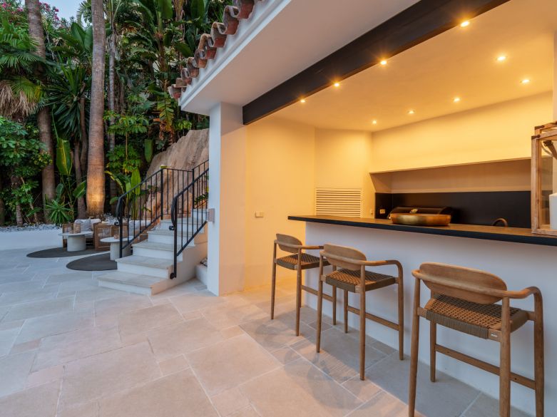 Excepcional villa a pasos de Puerto Banús y de campos de golf de clase mundial