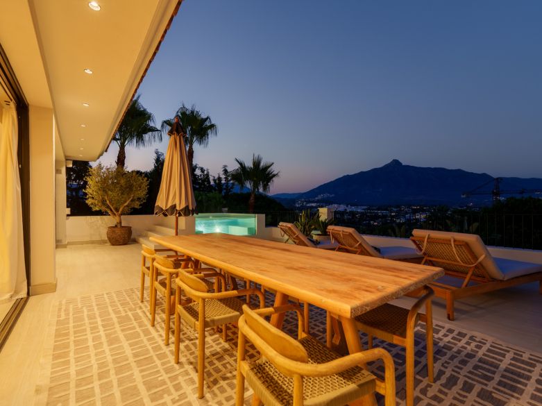 Excepcional villa a pasos de Puerto Banús y de campos de golf de clase mundial