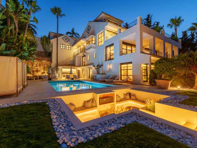 Excepcional villa a pasos de Puerto Banús y de campos de golf de clase mundial