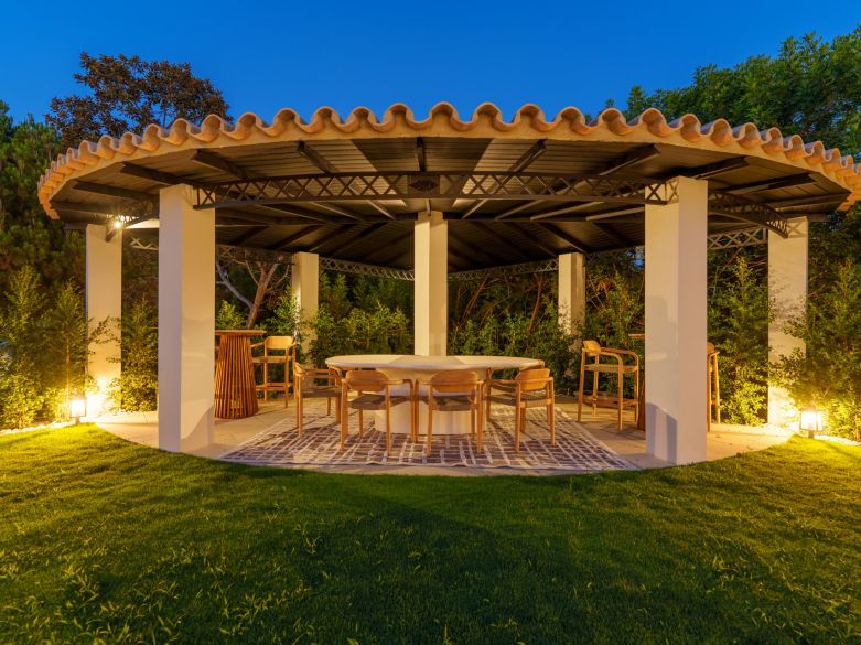 Excepcional villa a pasos de Puerto Banús y de campos de golf de clase mundial