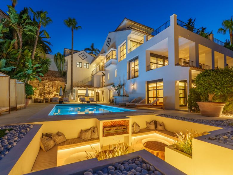 Excepcional villa a pasos de Puerto Banús y de campos de golf de clase mundial