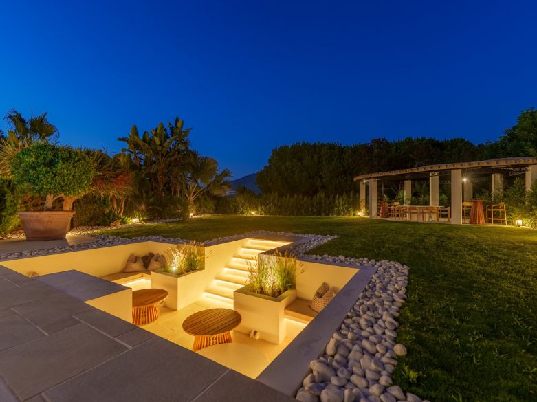 Excepcional villa a pasos de Puerto Banús y de campos de golf de clase mundial