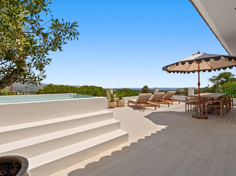 Excepcional villa a pasos de Puerto Banús y de campos de golf de clase mundial