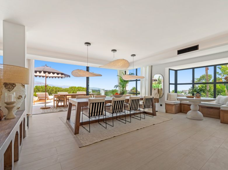 Excepcional villa a pasos de Puerto Banús y de campos de golf de clase mundial