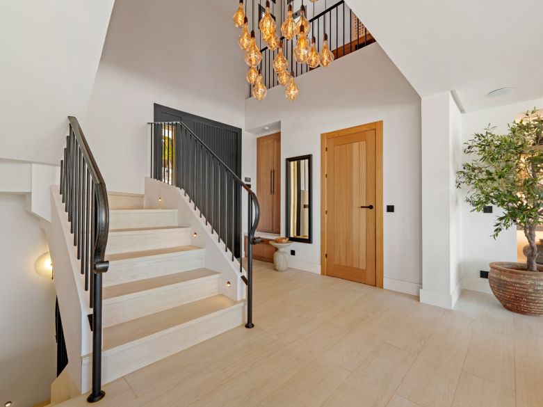 Excepcional villa a pasos de Puerto Banús y de campos de golf de clase mundial