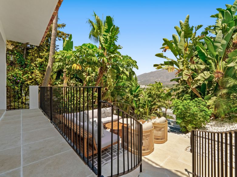 Excepcional villa a pasos de Puerto Banús y de campos de golf de clase mundial