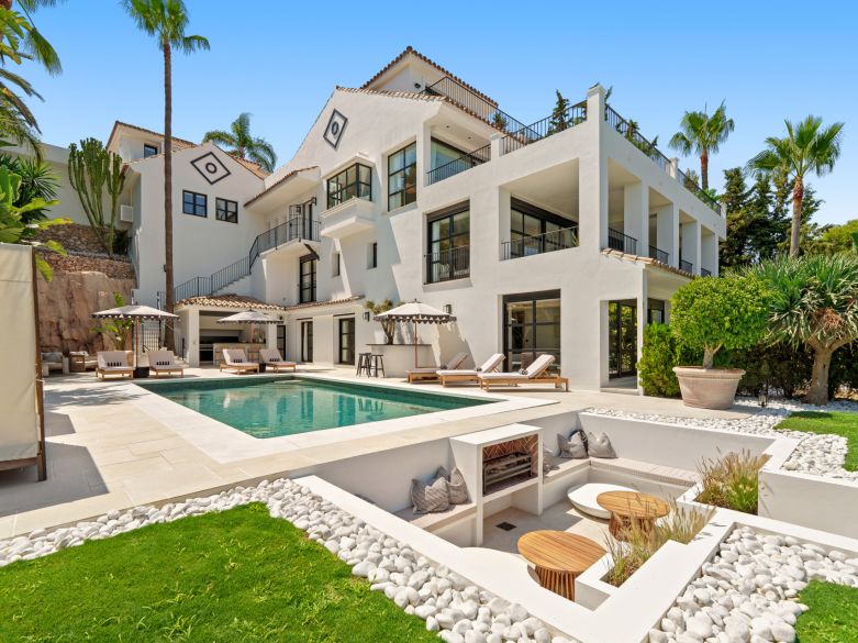 Excepcional villa a pasos de Puerto Banús y de campos de golf de clase mundial