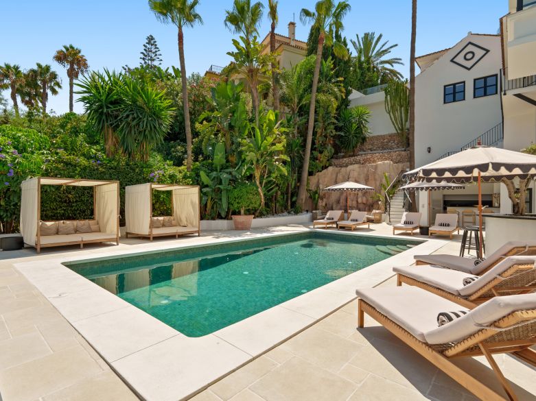 Excepcional villa a pasos de Puerto Banús y de campos de golf de clase mundial