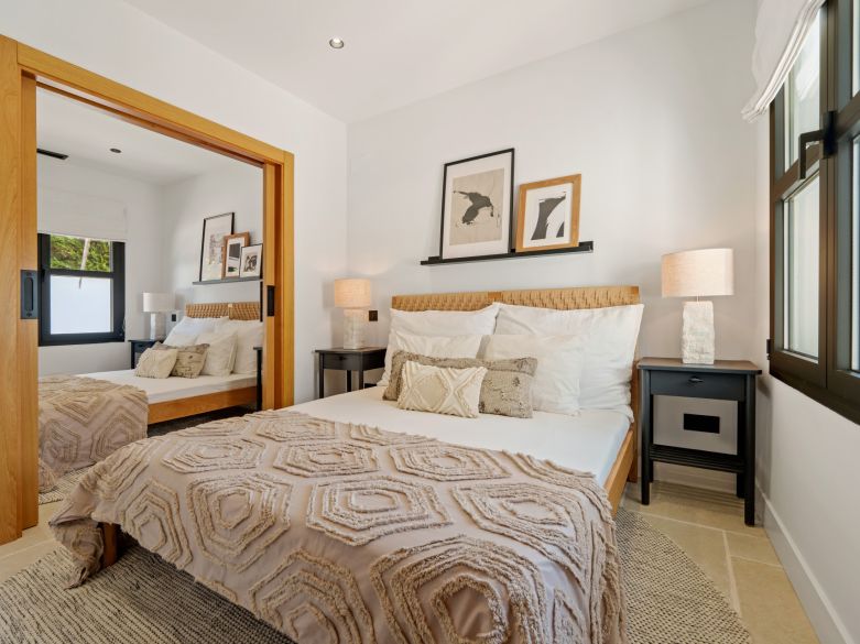 Excepcional villa a pasos de Puerto Banús y de campos de golf de clase mundial