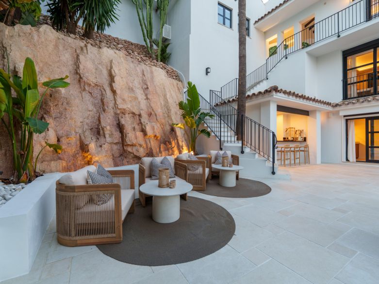 Excepcional villa a pasos de Puerto Banús y de campos de golf de clase mundial