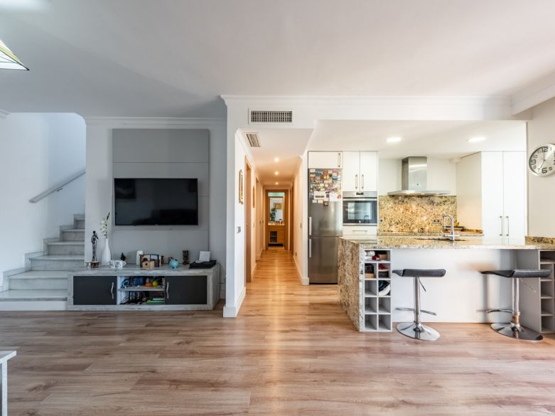 Refurbished 4-Bedroom Penthouse with Panoramic Mountain Views in San Pedro de Alcántara