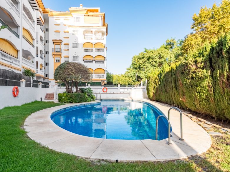 Refurbished 4-Bedroom Penthouse with Panoramic Mountain Views in San Pedro de Alcántara