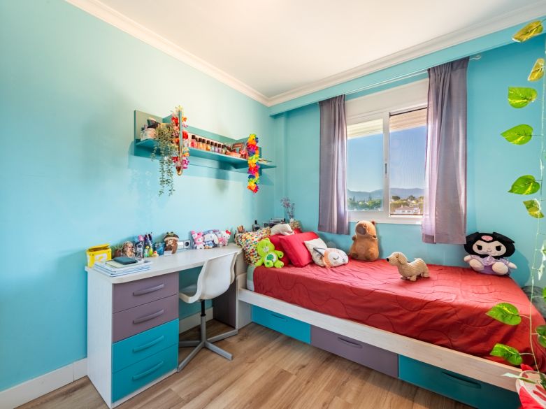 Refurbished 4-Bedroom Penthouse with Panoramic Mountain Views in San Pedro de Alcántara