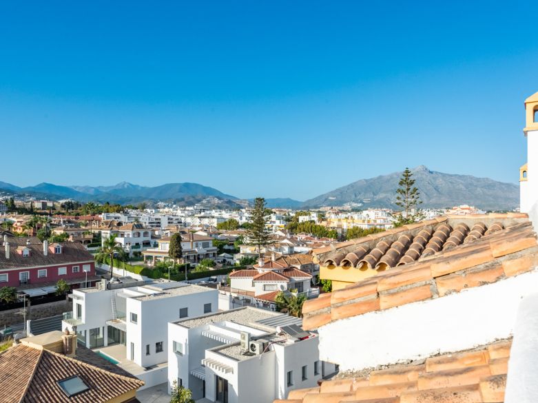 Refurbished 4-Bedroom Penthouse with Panoramic Mountain Views in San Pedro de Alcántara