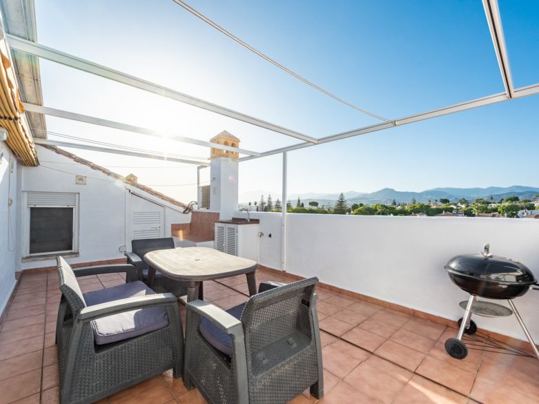 Refurbished 4-Bedroom Penthouse with Panoramic Mountain Views in San Pedro de Alcántara
