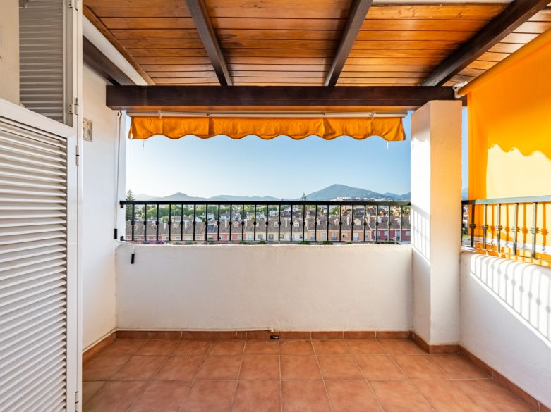 Refurbished 4-Bedroom Penthouse with Panoramic Mountain Views in San Pedro de Alcántara